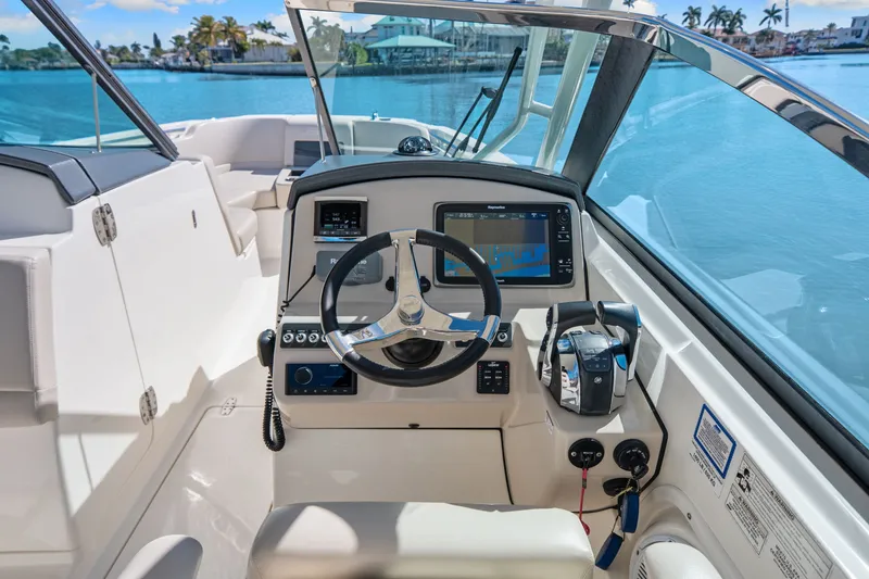 Slide: The Image of Boston Whaler 270 VANTAGE 2015 - 40