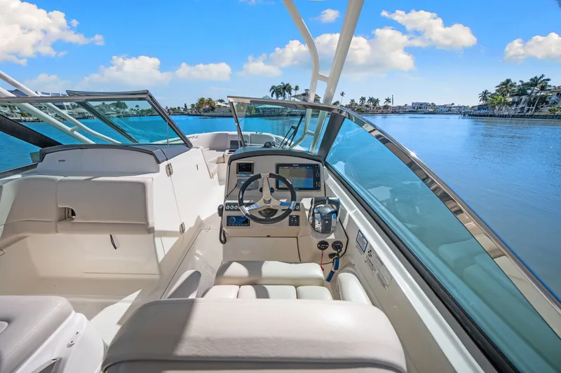 Slide: The Image of Boston Whaler 270 VANTAGE 2015 - 41