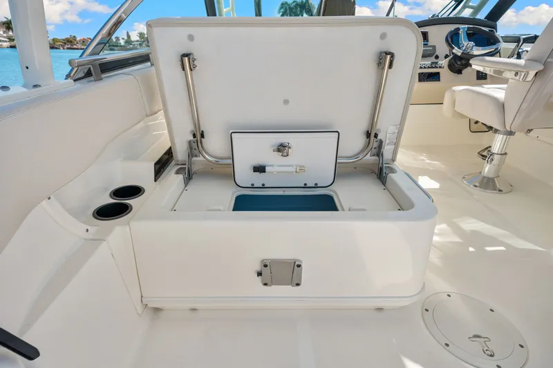 Slide: The Image of Boston Whaler 270 VANTAGE 2015 - 45