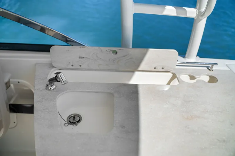 Slide: The Image of Boston Whaler 270 VANTAGE 2015 - 49