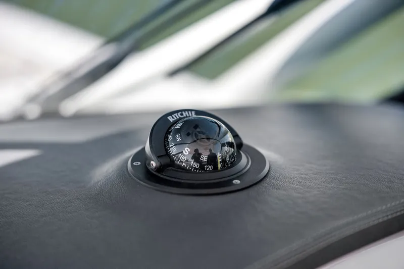 Slide: The Image of Boston Whaler 270 VANTAGE 2015 - 51