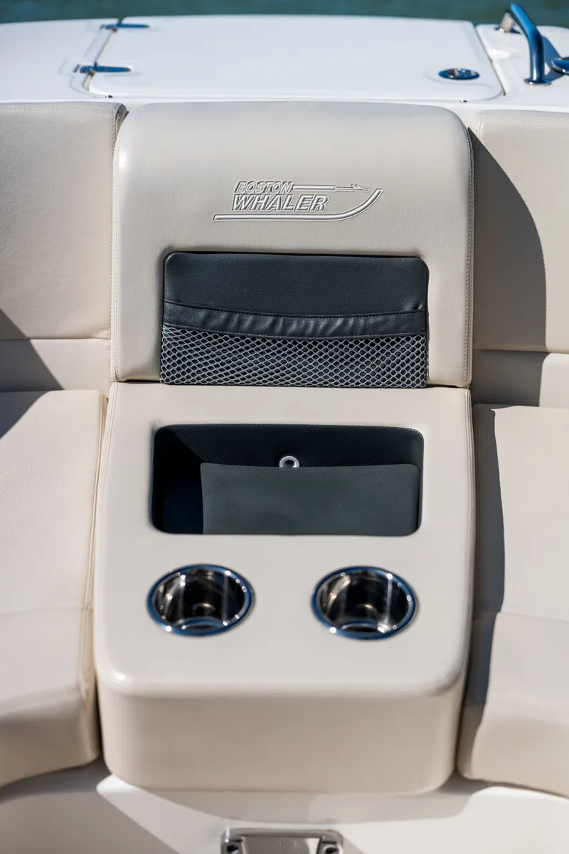 Slide: The Image of Boston Whaler 270 VANTAGE 2015 - 52