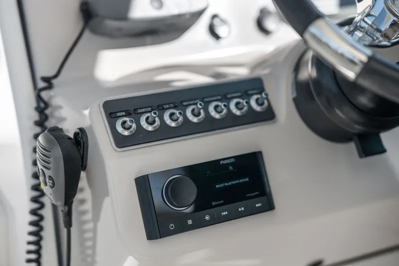 Slide: The Image of Boston Whaler 270 VANTAGE 2015 - 55