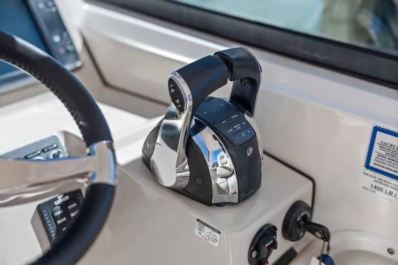 Slide: The Image of Boston Whaler 270 VANTAGE 2015 - 56