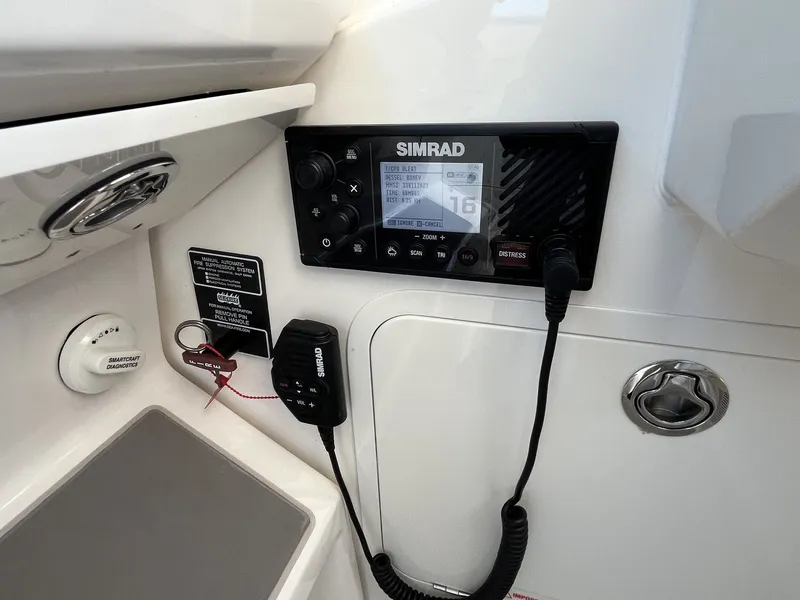 Slide: The Image of Sea Ray 320 SUNDANCER OB 2023 - 13