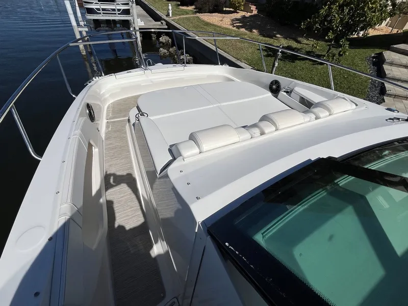 Slide: The Image of Sea Ray 320 SUNDANCER OB 2023 - 27