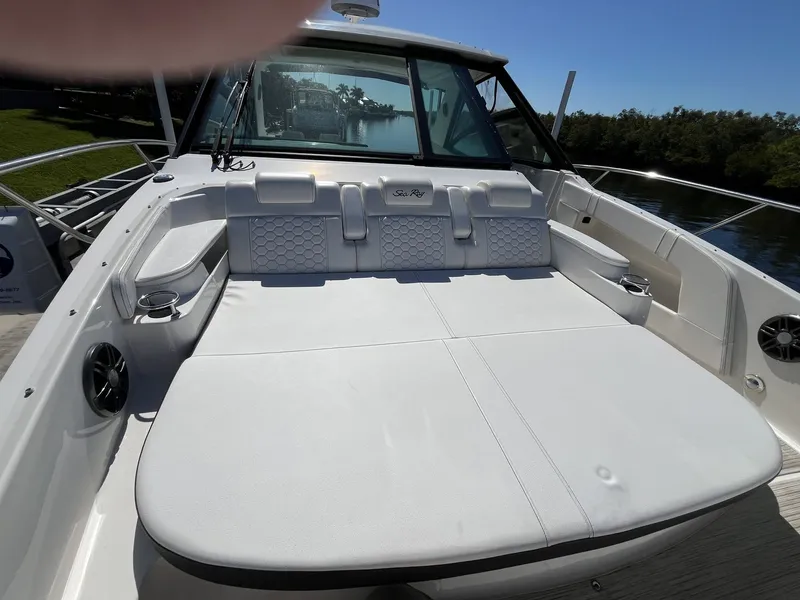 Slide: The Image of Sea Ray 320 SUNDANCER OB 2023 - 29