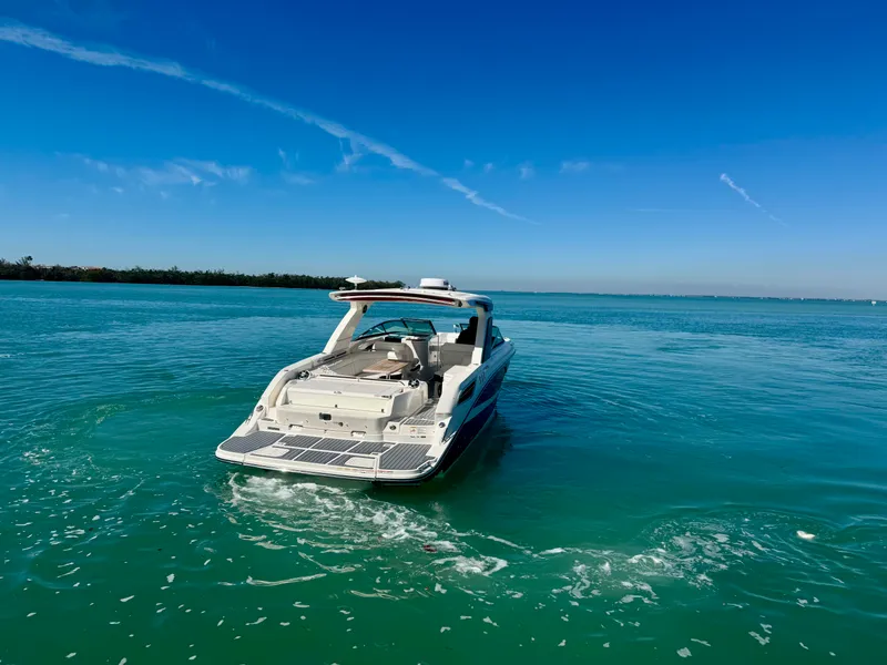 Slide: The Image of Sea Ray 350 SLX 2021 - 11