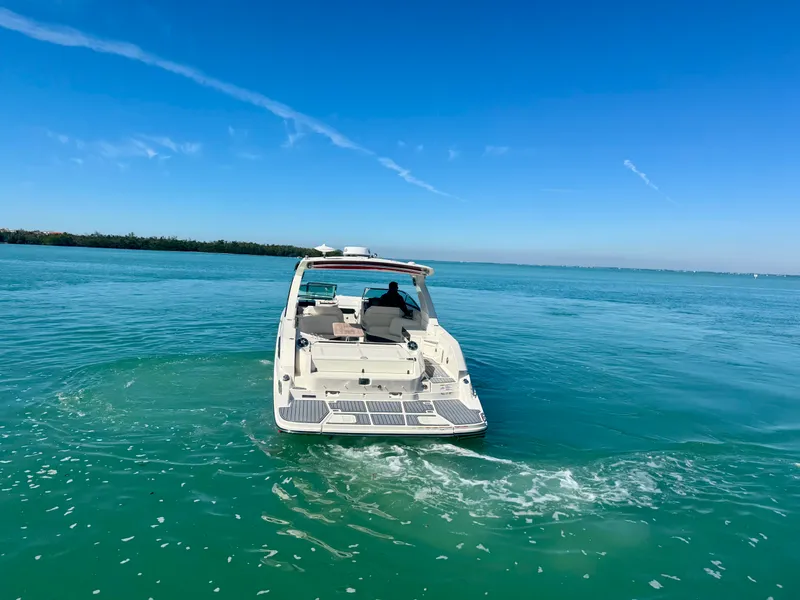 Slide: The Image of Sea Ray 350 SLX 2021 - 14