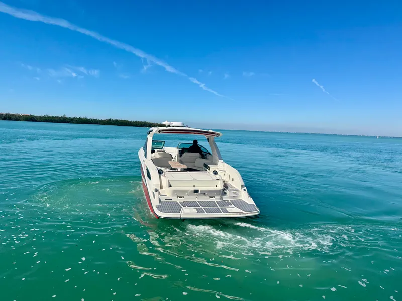 Slide: The Image of Sea Ray 350 SLX 2021 - 15