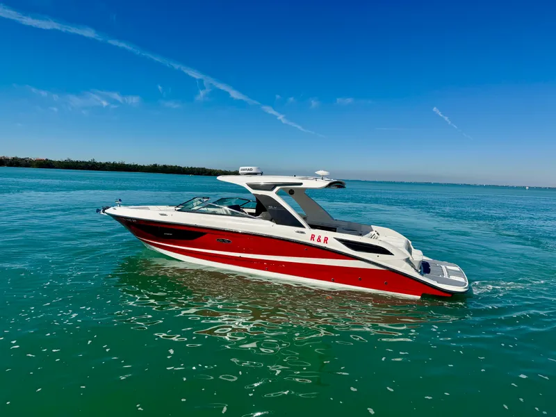 Slide: The Image of Sea Ray 350 SLX 2021 - 25
