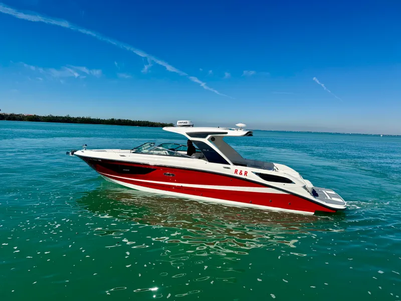 Slide: The Image of Sea Ray 350 SLX 2021 - 26