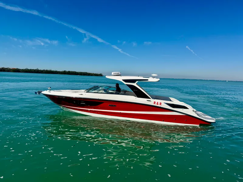 Slide: The Image of Sea Ray 350 SLX 2021 - 28
