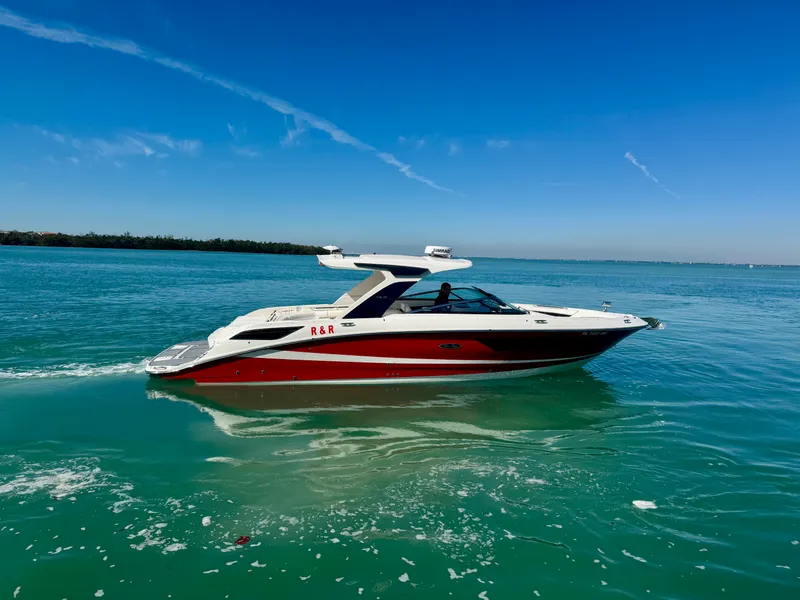 Slide: The Image of Sea Ray 350 SLX 2021 - 3