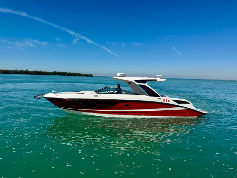 Slide: The Image of Sea Ray 350 SLX 2021 - 32