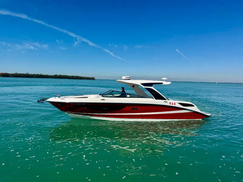 Slide: The Image of Sea Ray 350 SLX 2021 - 33