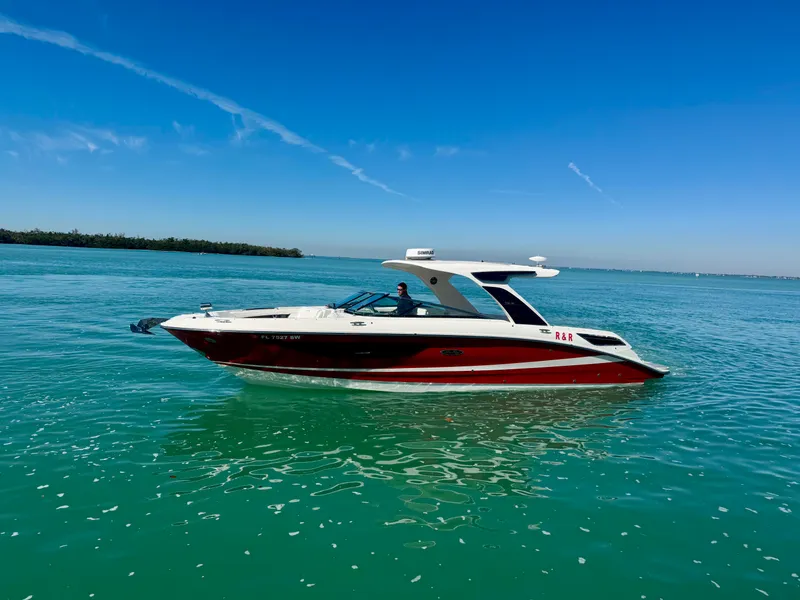 Slide: The Image of Sea Ray 350 SLX 2021 - 35