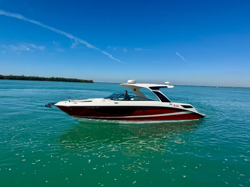 Slide: The Image of Sea Ray 350 SLX 2021 - 36