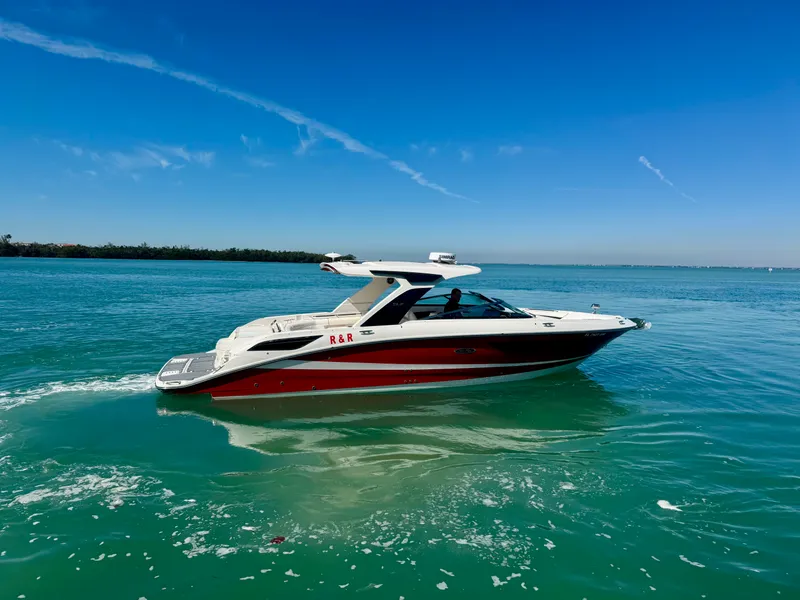 Slide: The Image of Sea Ray 350 SLX 2021 - 4
