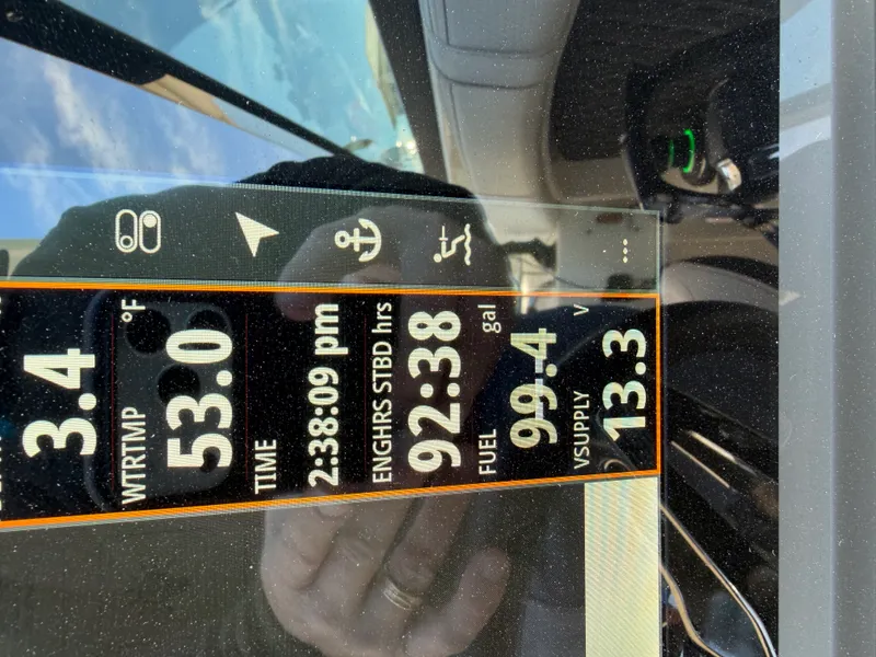 Slide: The Image of Sea Ray 350 SLX 2021 - 43