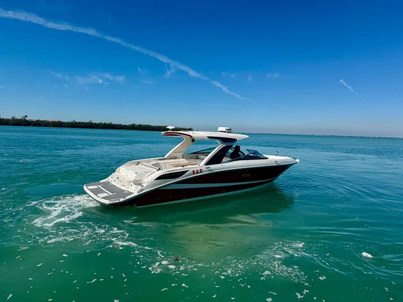 Slide: The Image of Sea Ray 350 SLX 2021 - 6