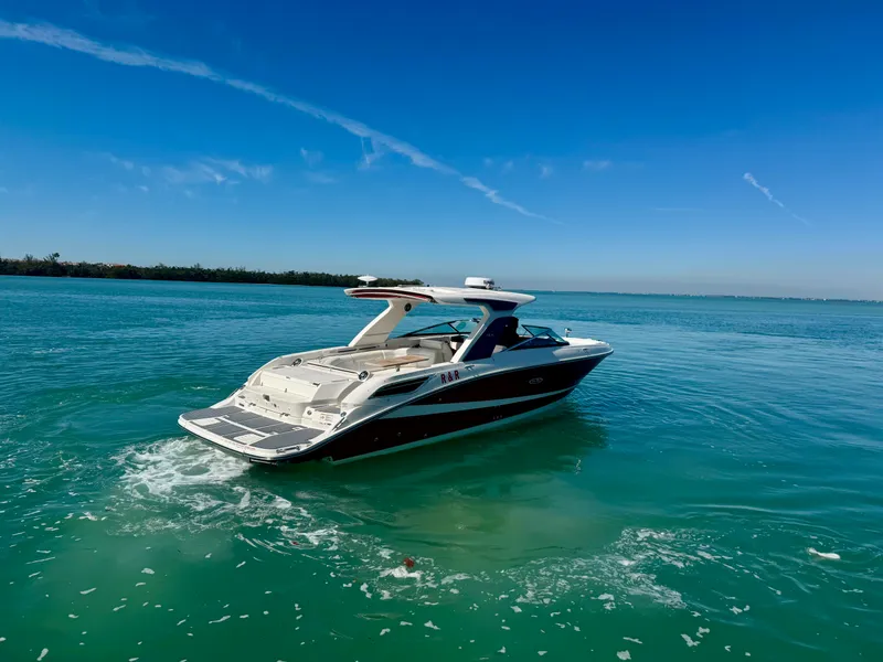 Slide: The Image of Sea Ray 350 SLX 2021 - 7