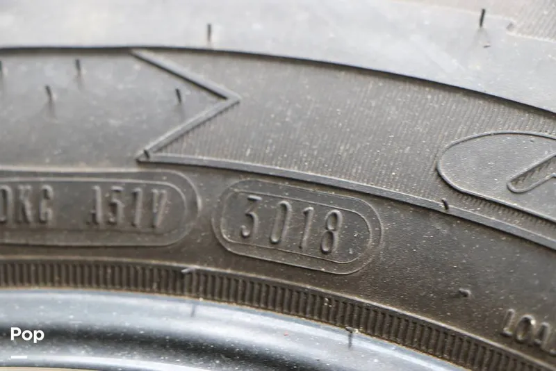 Slide: The Image of Spare Tire Kit - DOT Code - 15781680