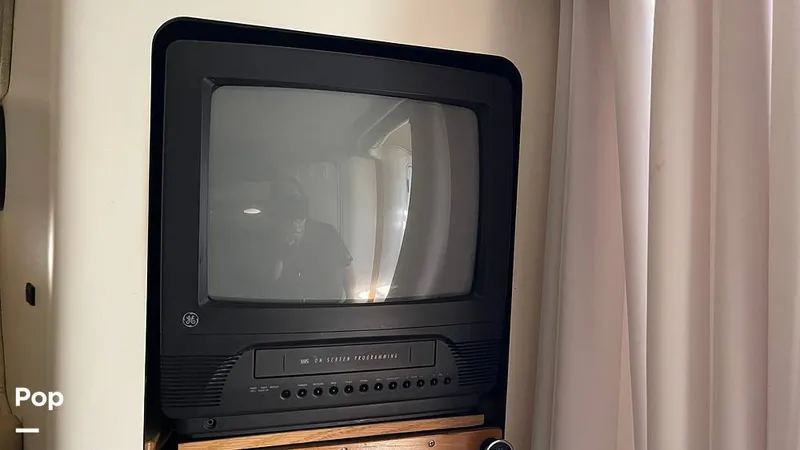 Slide: The Image of Sea Ray 370 Express Cruiser 1994 - 15892291