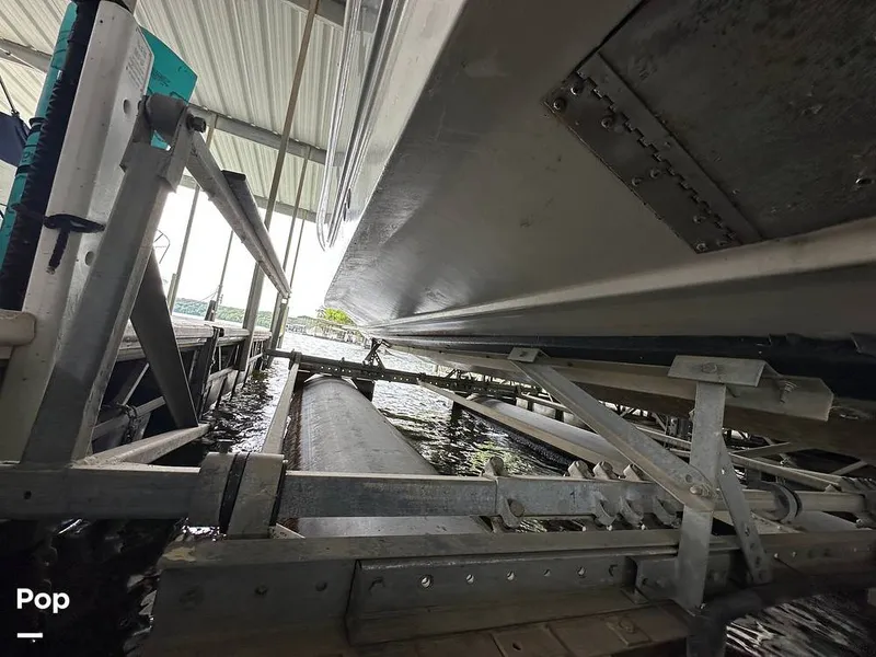 Slide: The Image of Sea Fox Commander 286 2010 - 15815218