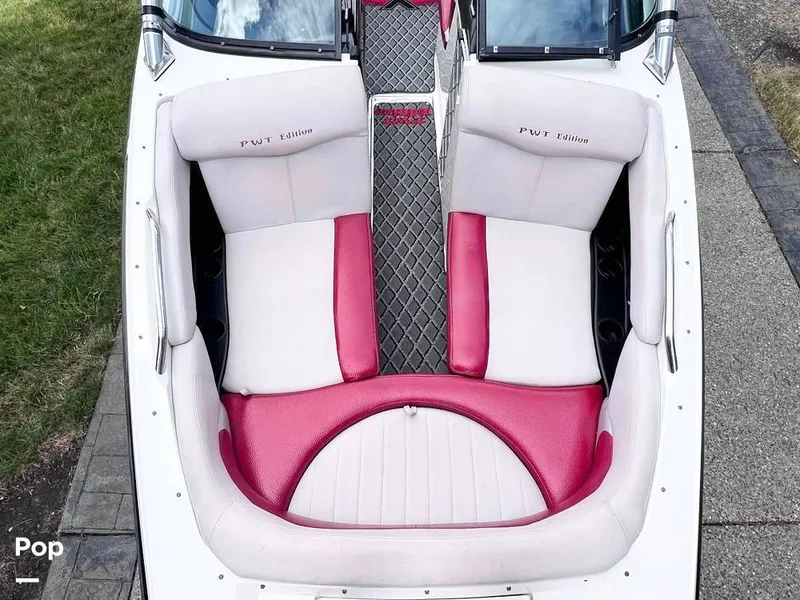 Slide: The Image of Bow Seating - 15781002