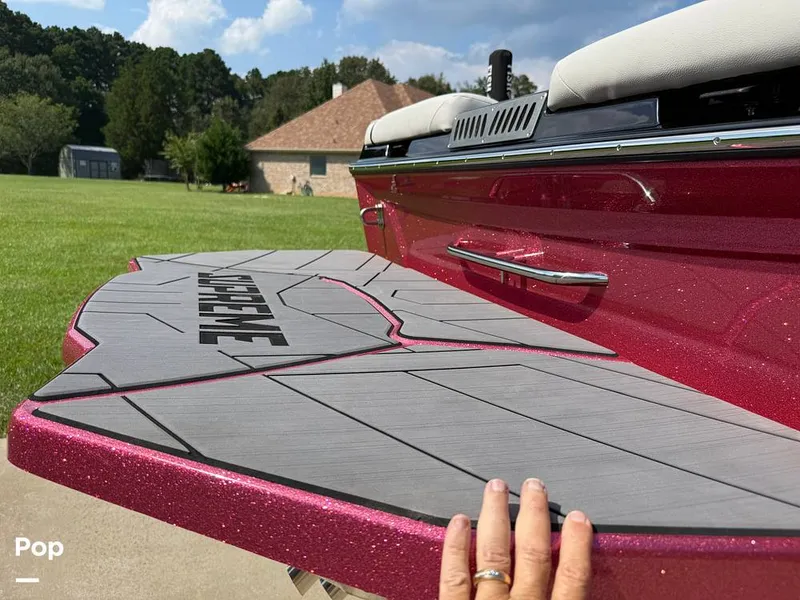 Slide: The Image of Supreme S220 2023 - 15816325