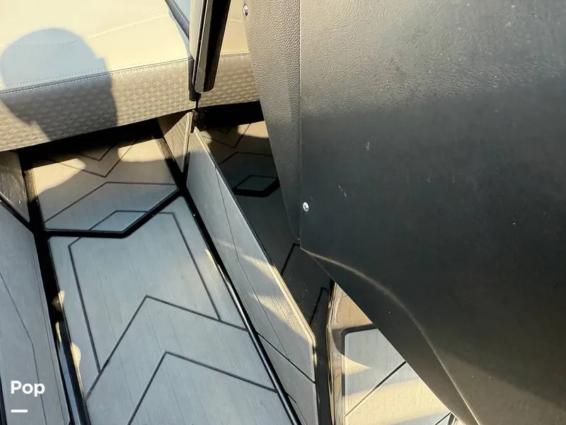 Slide: The Image of Supreme S220 2023 - 15816372