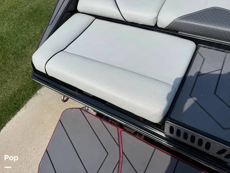 Slide: The Image of Supreme S220 2023 - 15816382