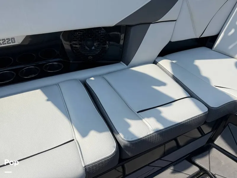 Slide: The Image of Supreme S220 2023 - 15816407