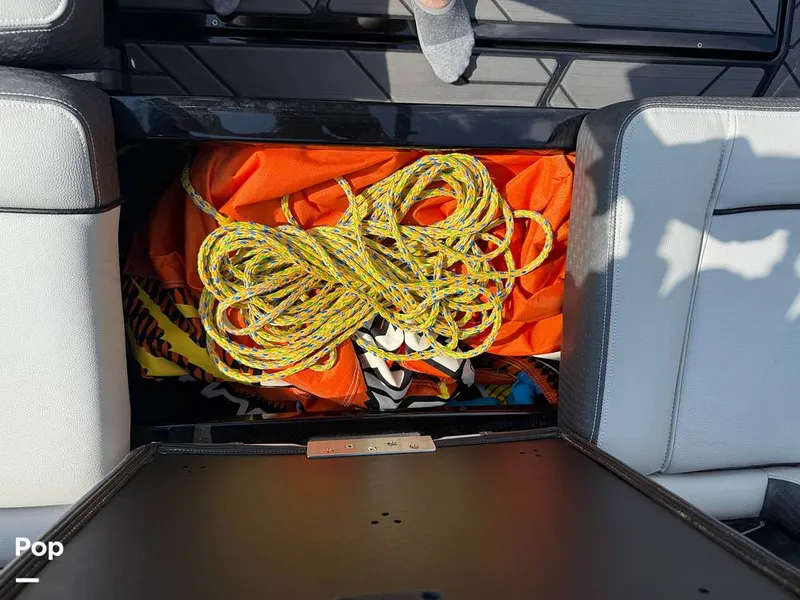 Slide: The Image of Supreme S220 2023 - 15816409