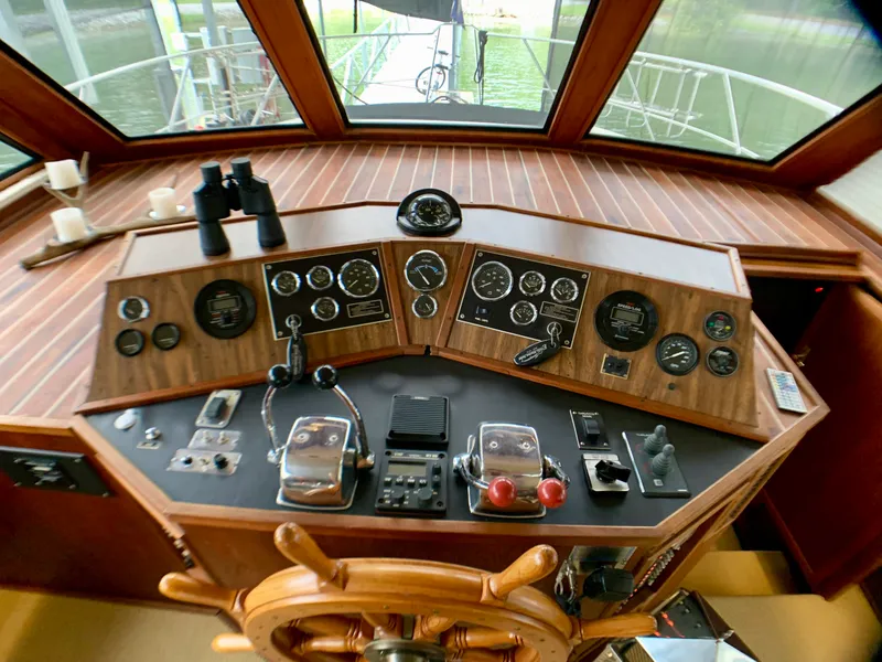 Slide: The Image of Harbor Master 520 Coastal 1988 - 18