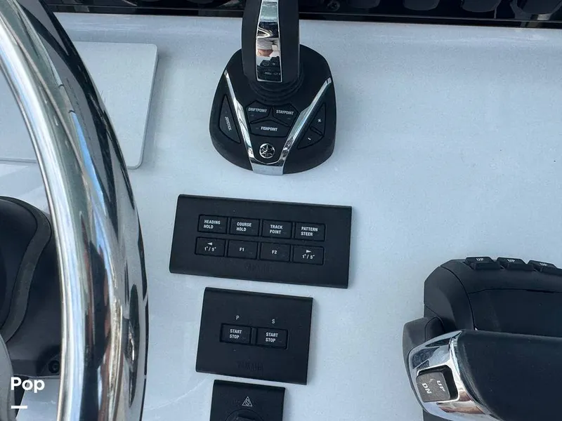 Slide: The Image of Sea Hunt Ultra 265 SE 2024 - 15808191