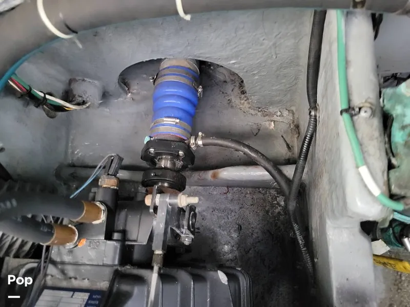 Slide: The Image of Sea Ray 330 Express Cruiser 2000 - 15786145