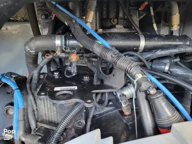 Slide: The Image of Sea Ray 330 Express Cruiser 2000 - 15786148