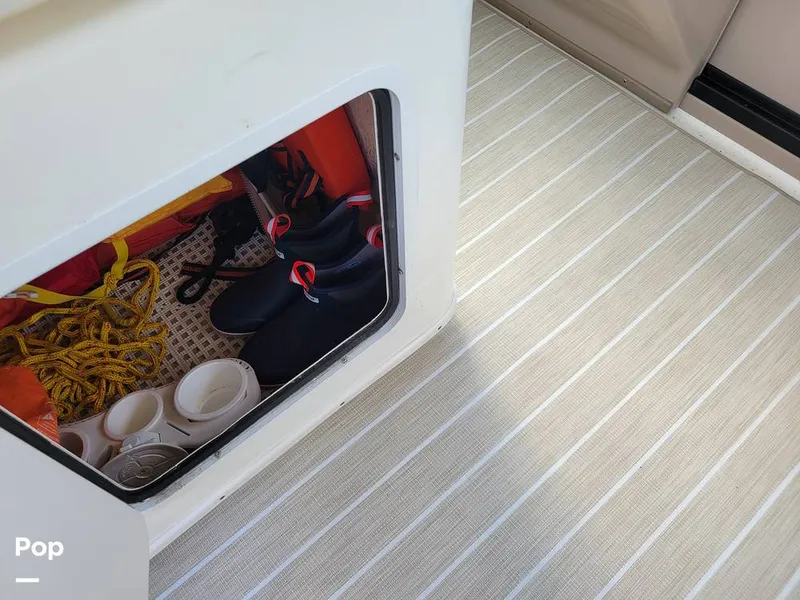 Slide: The Image of Sea Ray 330 Express Cruiser 2000 - 15785876