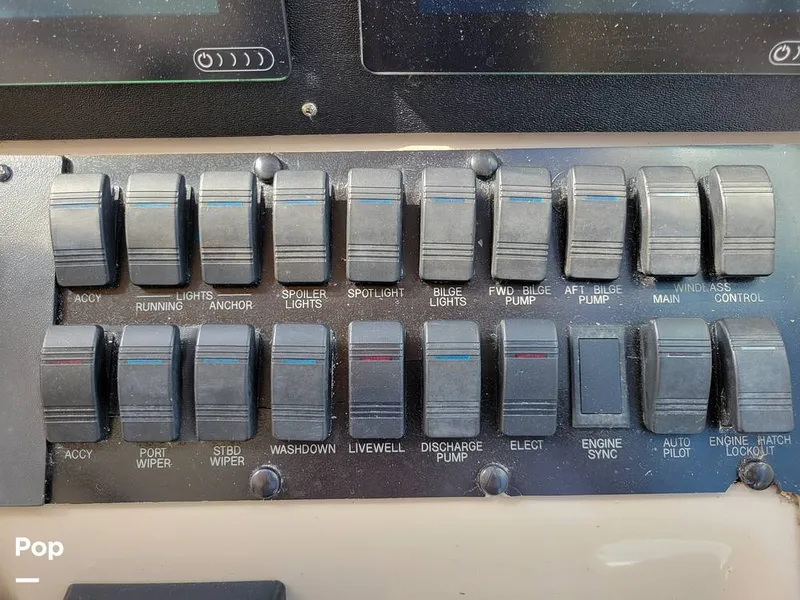 Slide: The Image of Sea Ray 330 Express Cruiser 2000 - 15785888