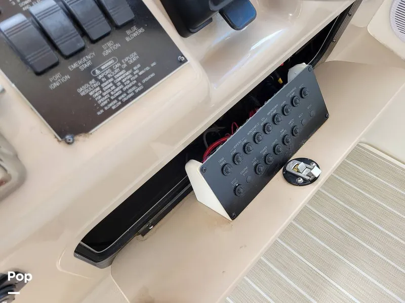 Slide: The Image of Sea Ray 330 Express Cruiser 2000 - 15785900