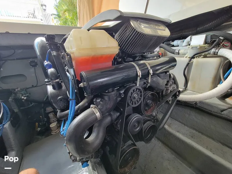 Slide: The Image of Sea Ray 330 Express Cruiser 2000 - 15786116