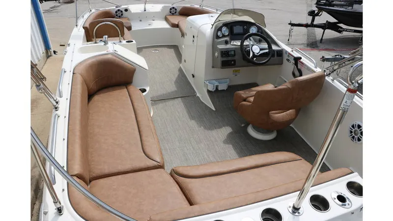 Slide: The Image of Stingray 212 SC 2020 - 1