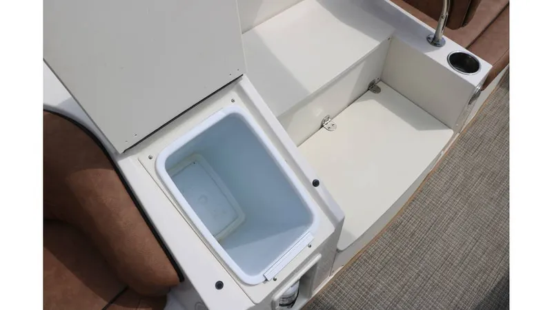 Slide: The Image of Stingray 212 SC 2020 - 18