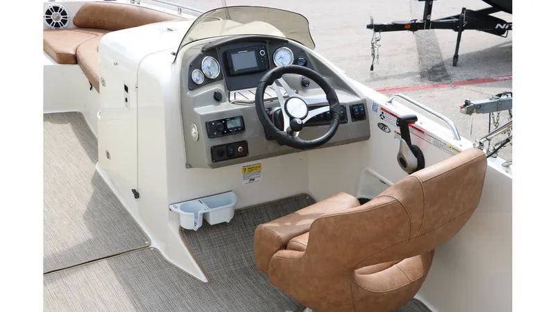 Slide: The Image of Stingray 212 SC 2020 - 2