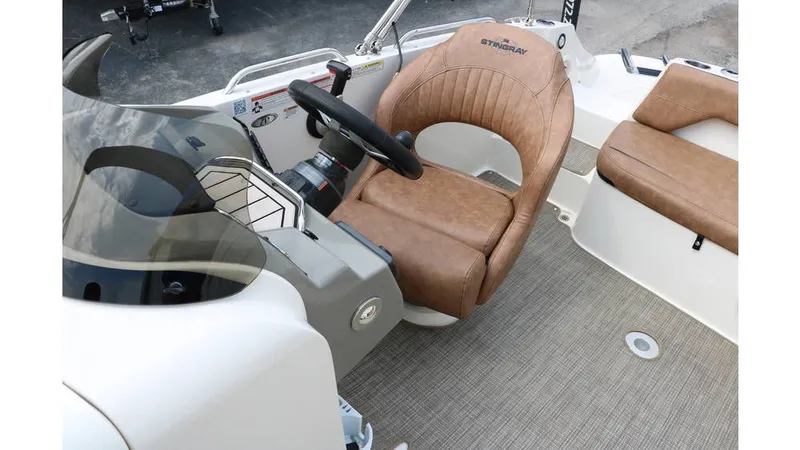 Slide: The Image of Stingray 212 SC 2020 - 24