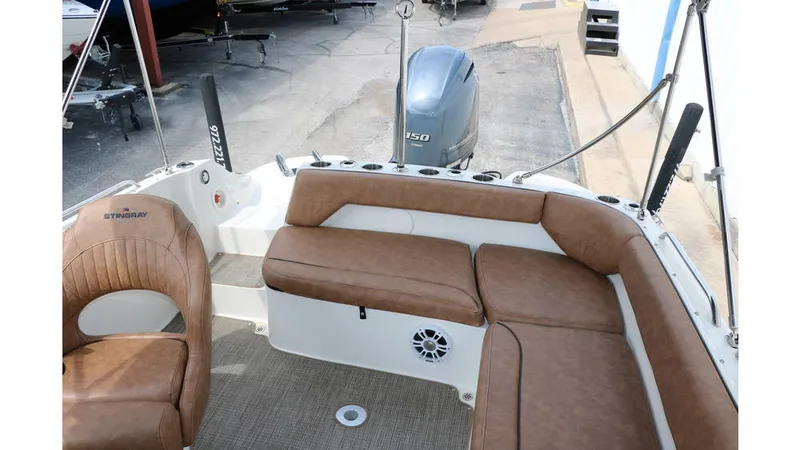 Slide: The Image of Stingray 212 SC 2020 - 25