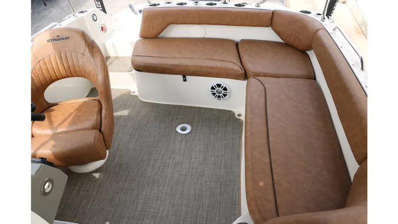 Slide: The Image of Stingray 212 SC 2020 - 26