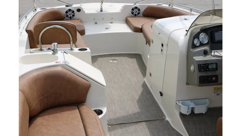 Slide: The Image of Stingray 212 SC 2020 - 3